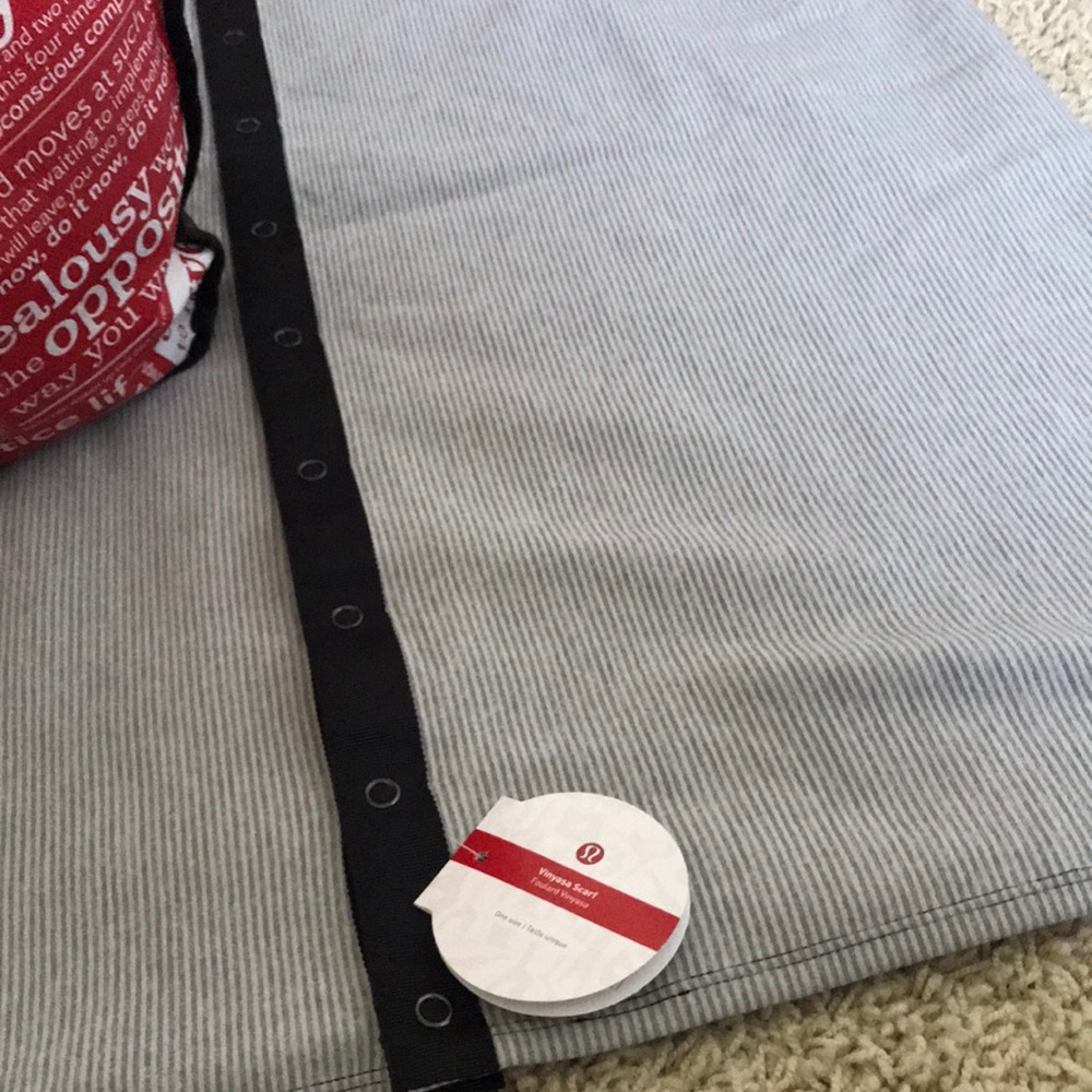 Lululemon Vinyasa Scarf grey/white stripe NWT